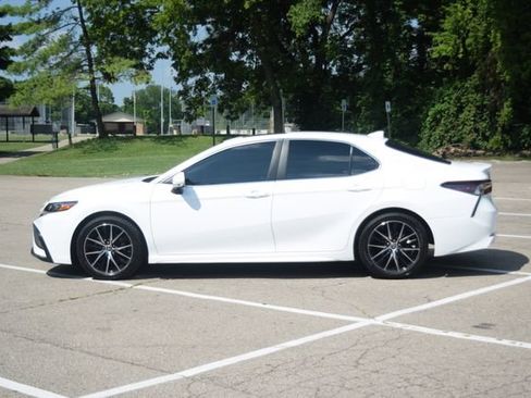 Used 2022 Toyota Camry SE w/ Audio Upgrade Package FWD image 23