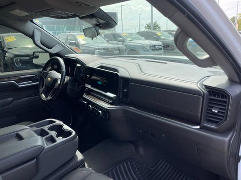 Used 2022 Chevrolet Silverado 1500 LT AWD/4WD image 17