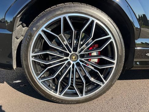 Used 2025 Lamborghini Urus SE AWD/4WD image 31