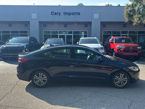 Used 2017 Hyundai Elantra SE FWD image 4