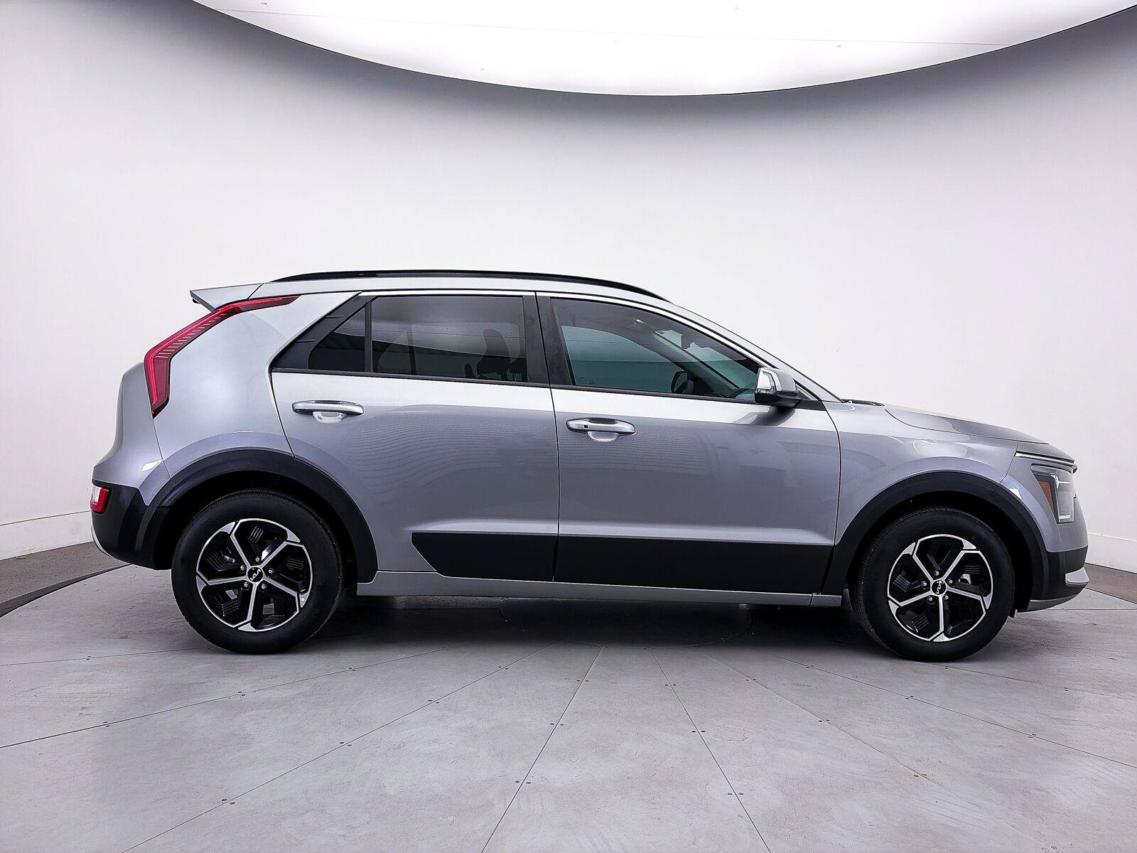 Used 2025 Kia Niro EX FWD image 43