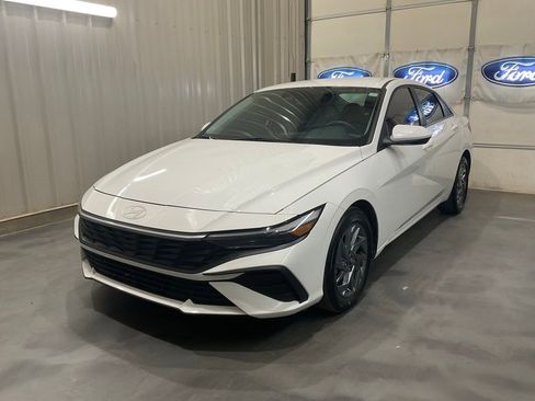 Used 2024 Hyundai Elantra SEL FWD image 3