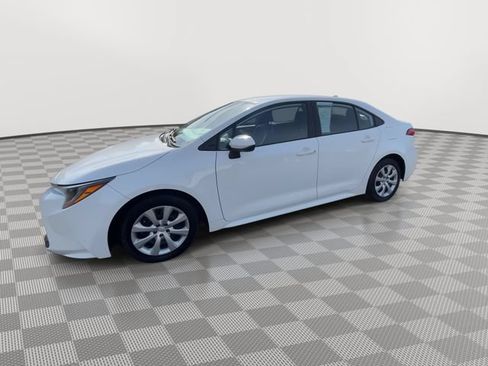 Used 2024 Toyota Corolla LE FWD image 4