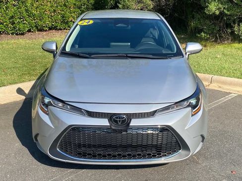 Used 2024 Toyota Corolla LE FWD image 2
