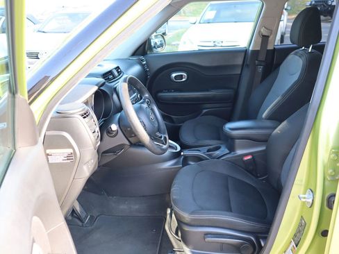 Used 2017 Kia Soul + FWD image 9