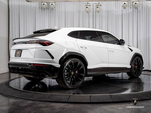 Used 2022 Lamborghini Urus AWD/4WD image 15