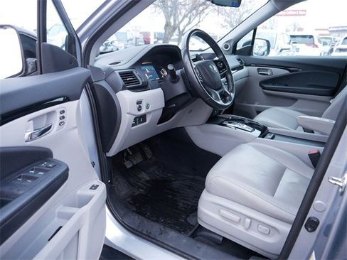 Used 2019 Honda Pilot Touring image 12