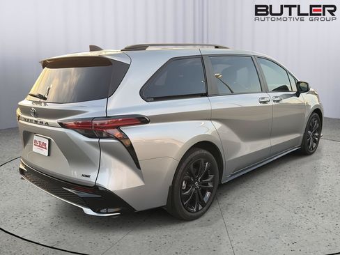 Certified 2025 Toyota Sienna XSE FWD image 6