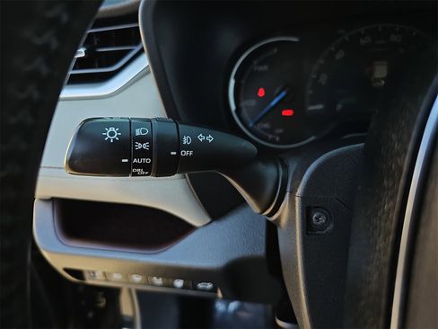 Used 2019 Toyota RAV4 Limited image 27