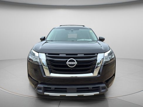 Used 2023 Nissan Pathfinder SL AWD/4WD image 3