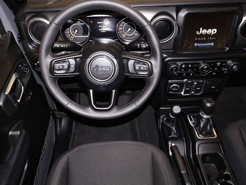 Used 2023 Jeep Gladiator Willys image 19