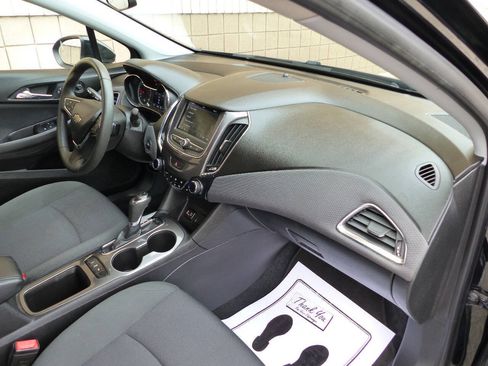 Used 2019 Chevrolet Cruze LT w/ Convenience Package FWD image 36