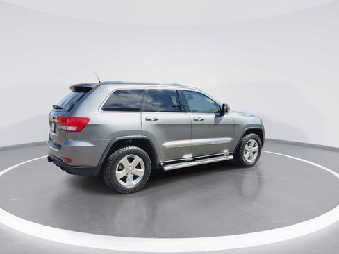 Used 2013 Jeep Grand Cherokee Overland w/ Advance Technology Group AWD/4WD image 8