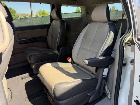 Used 2016 Kia Sedona EX FWD image 17