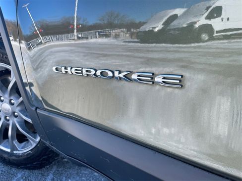 Used 2019 Jeep Cherokee Latitude Plus w/ Cold Weather Group image 53