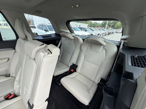 Used 2023 Volvo XC90 B5 Core w/ Climate Package AWD/4WD image 4
