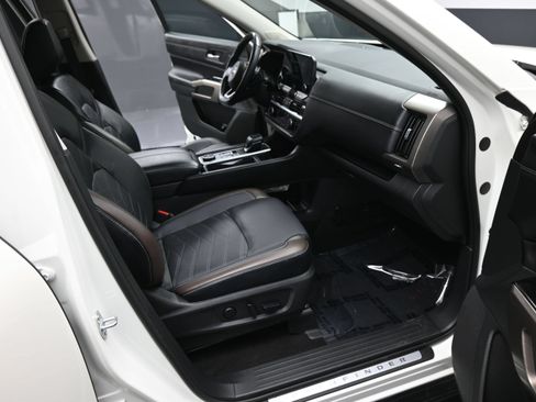 Used 2023 Nissan Pathfinder Platinum AWD/4WD image 21