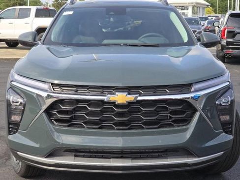 Certified 2025 Chevrolet Trax LT w/ Driver Confidence Package image 11