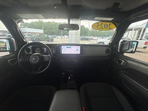 Used 2025 Jeep Wrangler Unlimited Sport AWD/4WD image 11