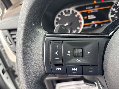 Used 2023 Nissan Rogue SV image 25