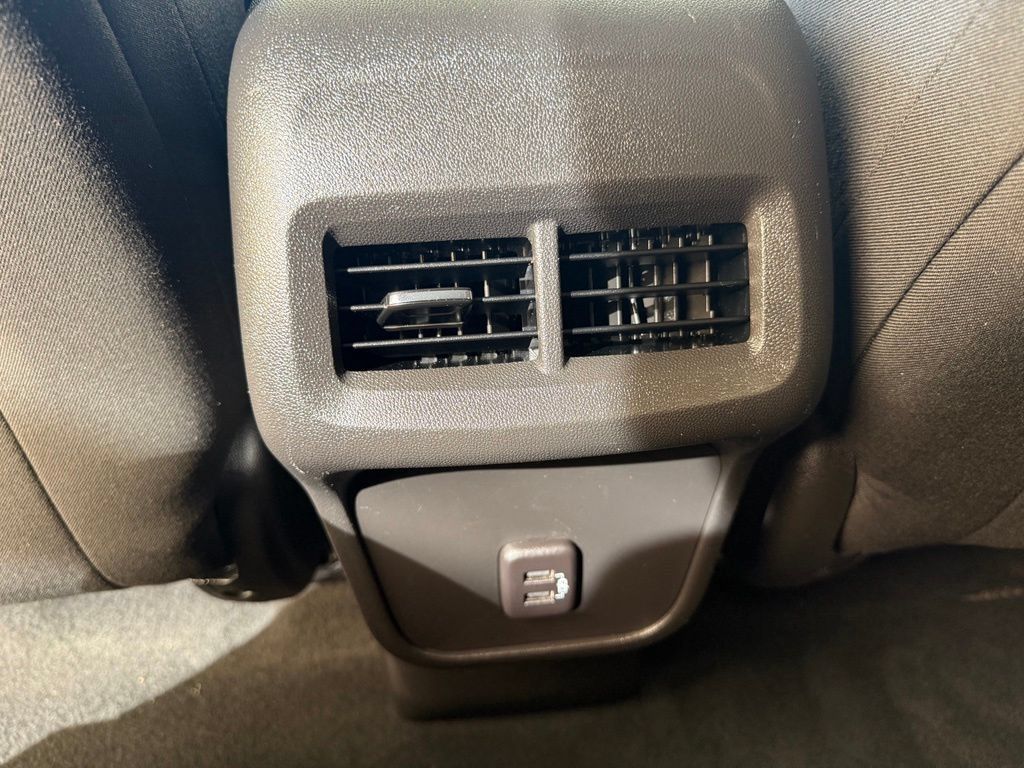 Used 2023 Chevrolet Equinox LT FWD image 18