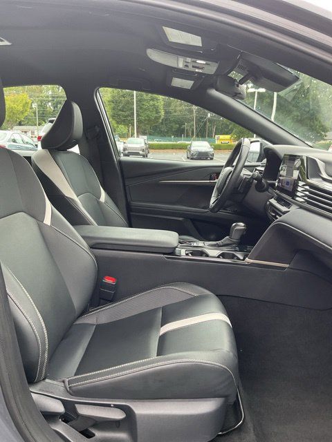 Used 2025 Toyota Camry SE FWD image 16