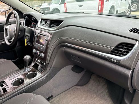 Used 2017 Chevrolet Traverse LT AWD/4WD image 9