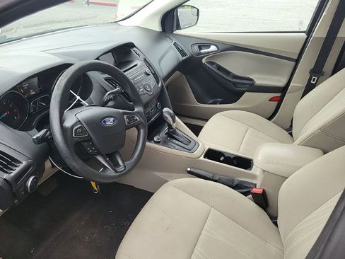 Used 2017 Ford Focus SE image 6
