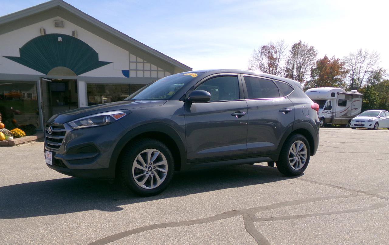 Used 2018 Hyundai Tucson SE w/ Cargo Package AWD/4WD image 2