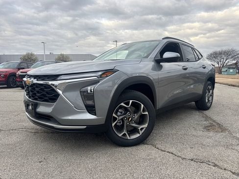 New 2026 Chevrolet Trax LT w/ Driver Confidence Package FWD image 1
