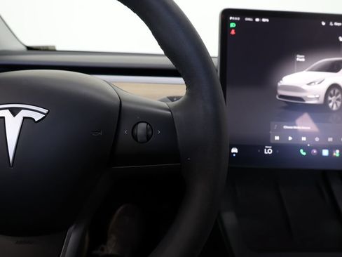 Used 2024 Tesla Model Y Long Range AWD/4WD image 27