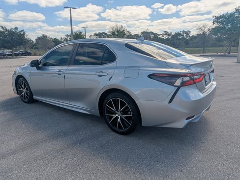 Used 2024 Toyota Camry SE FWD image 7