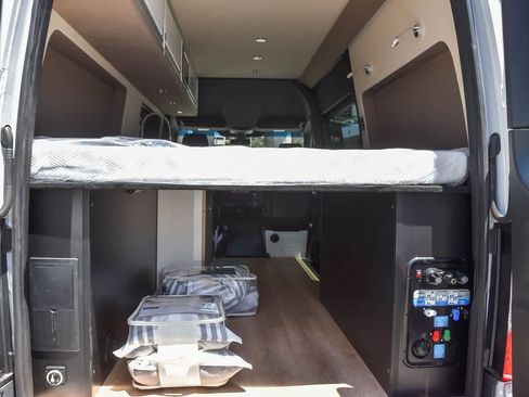 Used 2021 Mercedes-Benz Sprinter 2500 image 14