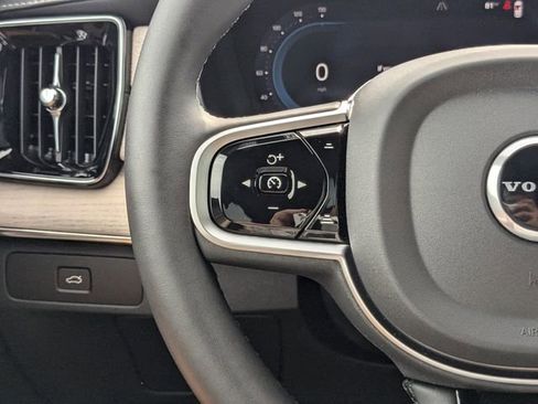 Certified 2025 Volvo XC90 B5 Core w/ Protection Package Premier image 33