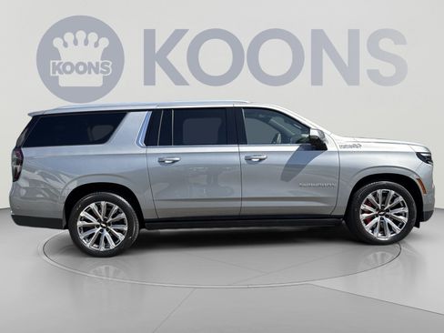 Used 2025 Chevrolet Suburban High Country AWD/4WD image 8