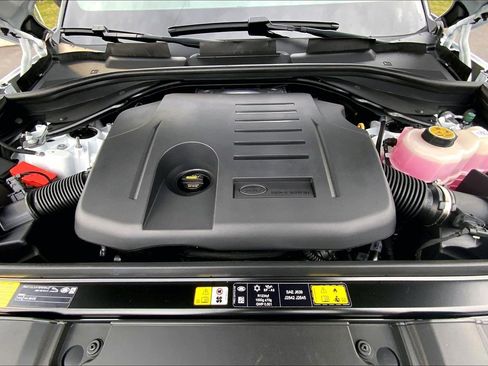 New 2026 Land Rover Range Rover Long Wheelbase SE image 16