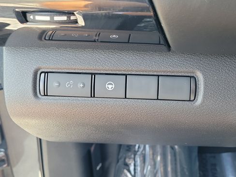 Certified 2024 Nissan Pathfinder SV FWD image 23