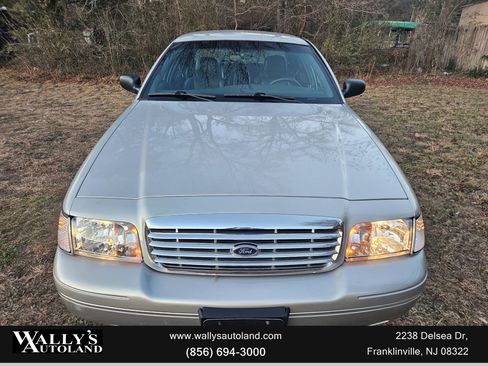 Used 2003 Ford Crown Victoria LX image 23