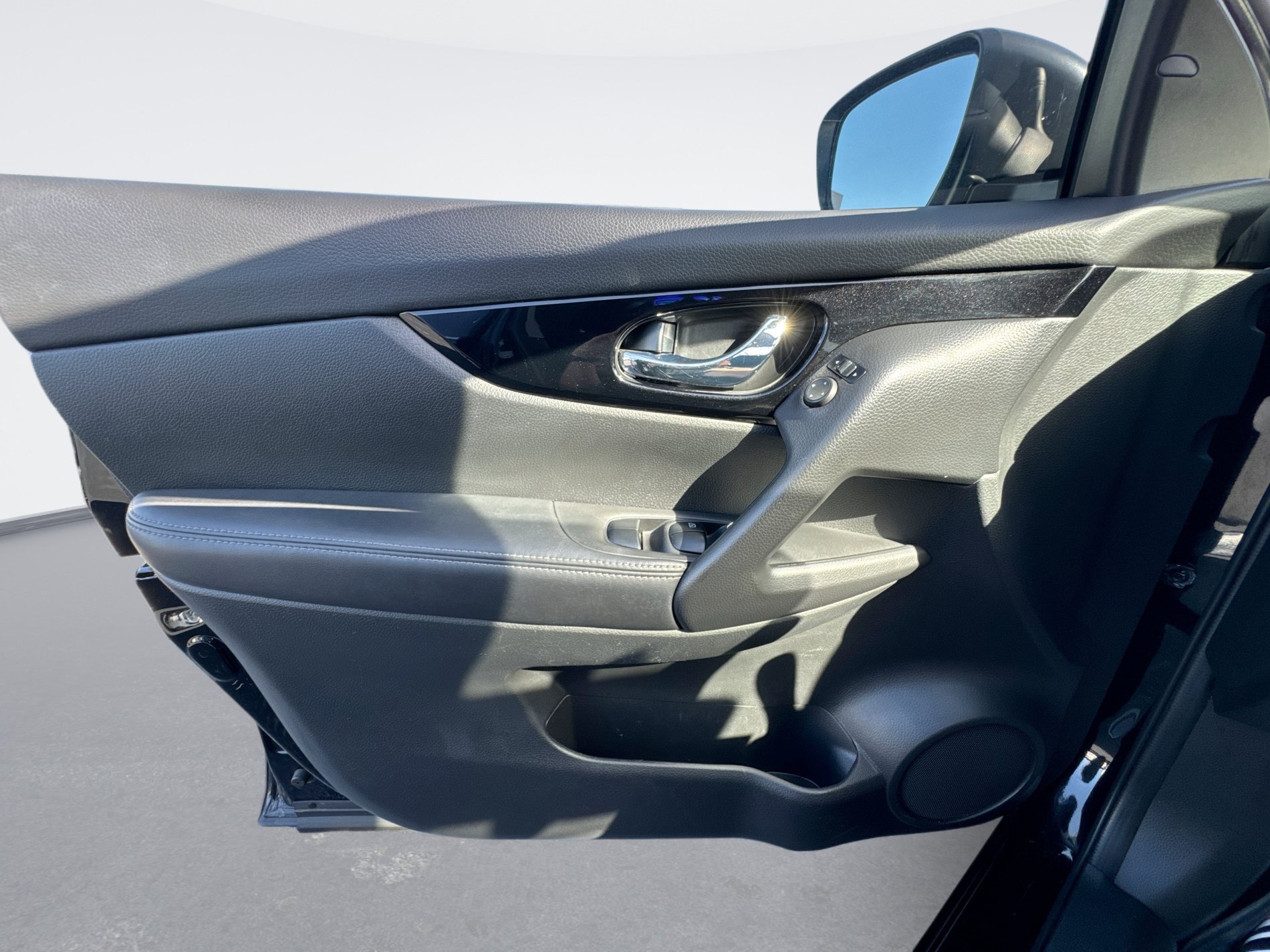 Used 2020 Nissan Rogue Sport SV FWD image 28