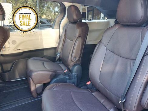 Certified 2022 Toyota Sienna Platinum image 17