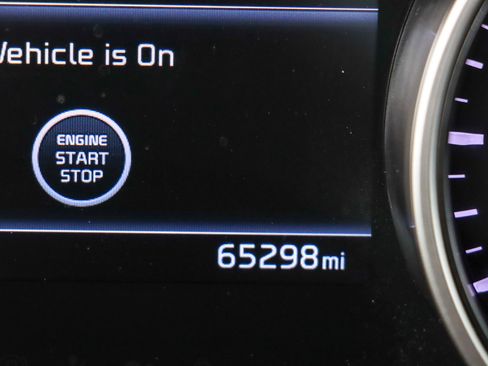 Used 2023 Kia Carnival LX image 16