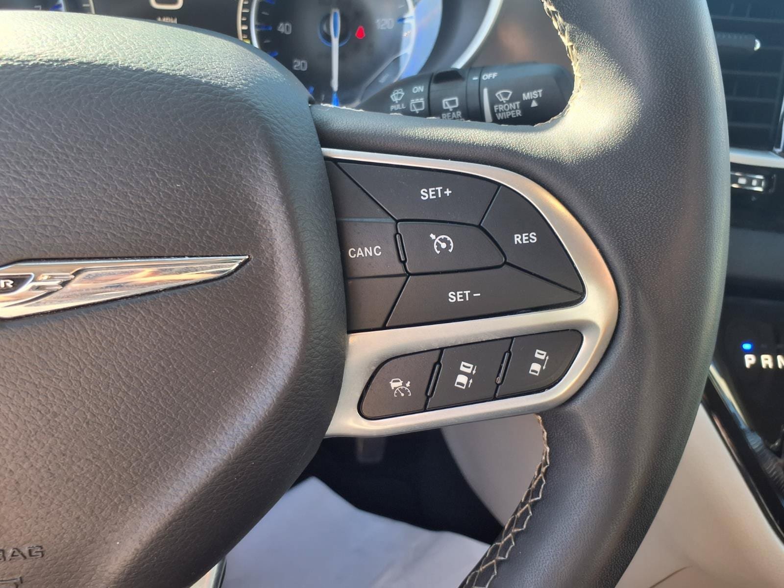 Used 2023 Chrysler Pacifica Touring-L FWD image 18
