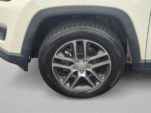 Used 2019 Jeep Compass Latitude w/ Popular Equipment Group FWD image 29