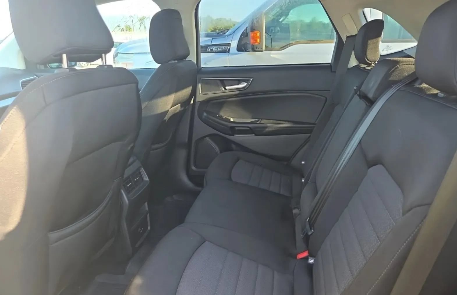 Used 2021 Ford Edge SE FWD image 2