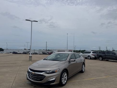 Used 2025 Chevrolet Malibu LT FWD image 8
