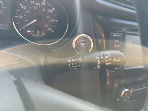 Used 2018 Nissan Rogue SL w/ Premium Package image 17