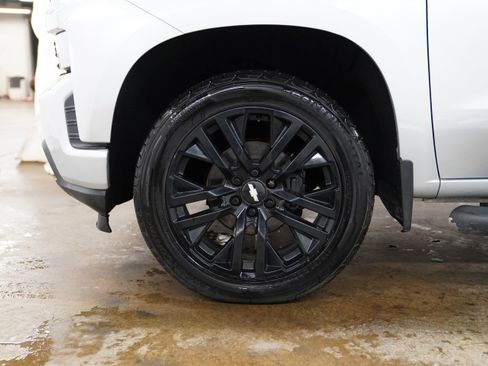 Used 2019 Chevrolet Silverado 1500 Custom w/ Custom Value Package image 15