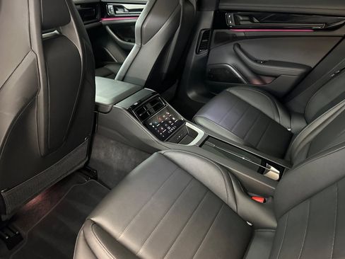 Used 2025 Porsche Panamera RWD image 27