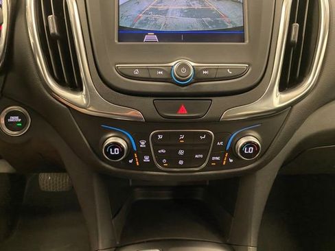 Used 2020 Chevrolet Equinox LT w/ Driver Convenience Package image 15