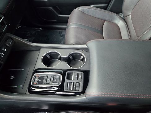 Used 2025 Honda Pilot Black Edition image 23